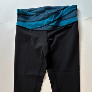 Lululemon Wunder Under Crop - Size 6.‎